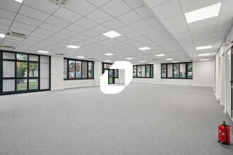 Office in Saint-Didier-au-Mont-d'Or to rent Interior Photo- Image 2 of 20