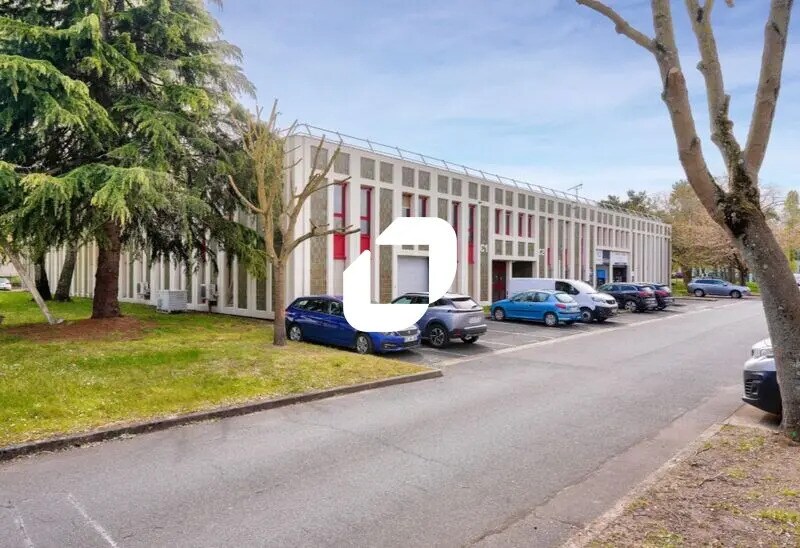 Light Industrial in Éragny to rent - Building Photo - Image 1 of 22