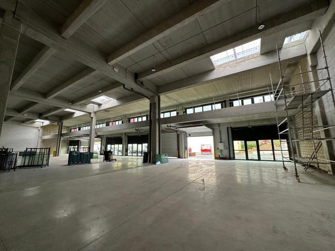 Industrial in Bobigny to rent Interior Photo- Image 1 of 11