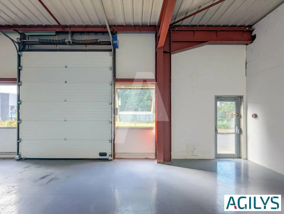 Light Industrial in to rent Interior Photo- Image 1 of 13