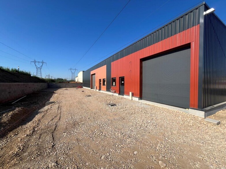 Light Industrial in Jonage to rent - Building Photo - Image 1 of 14