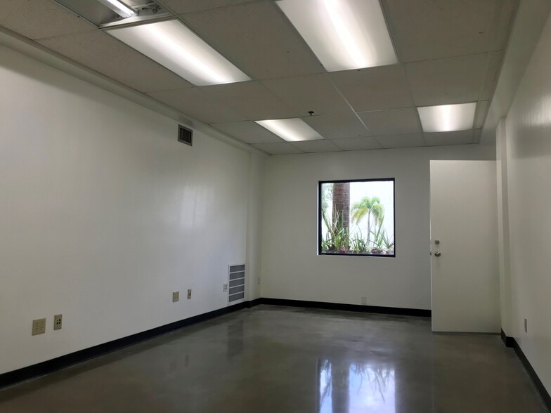 5360 NW 35th Ave, Fort Lauderdale, FL for rent - Building Photo - Image 3 of 16