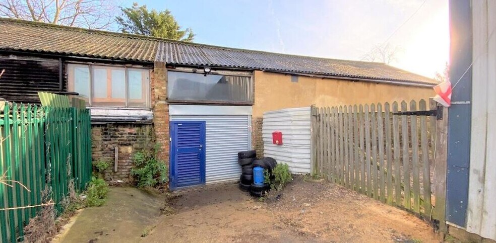 20C Hanworth Rd, Hounslow for sale - Primary Photo - Image 1 of 1