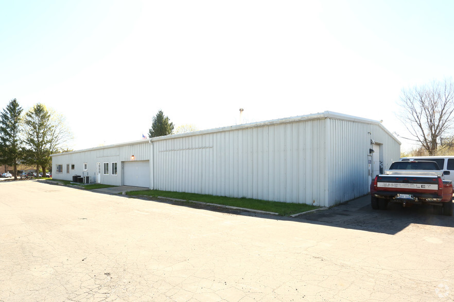 1300 Rickett Rd, Brighton, MI for rent - Building Photo - Image 3 of 4