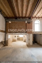 Retail in Barcelona, Barcelona to rent Interior Photo- Image 2 of 6