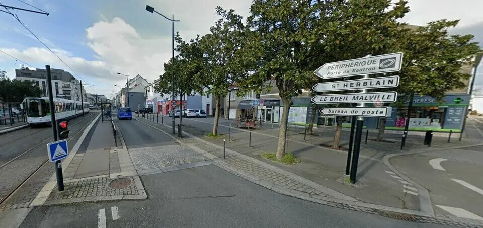 Retail in Nantes to rent - Building Photo - Image 1 of 3