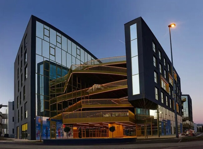 Location Bureaux 178 m²