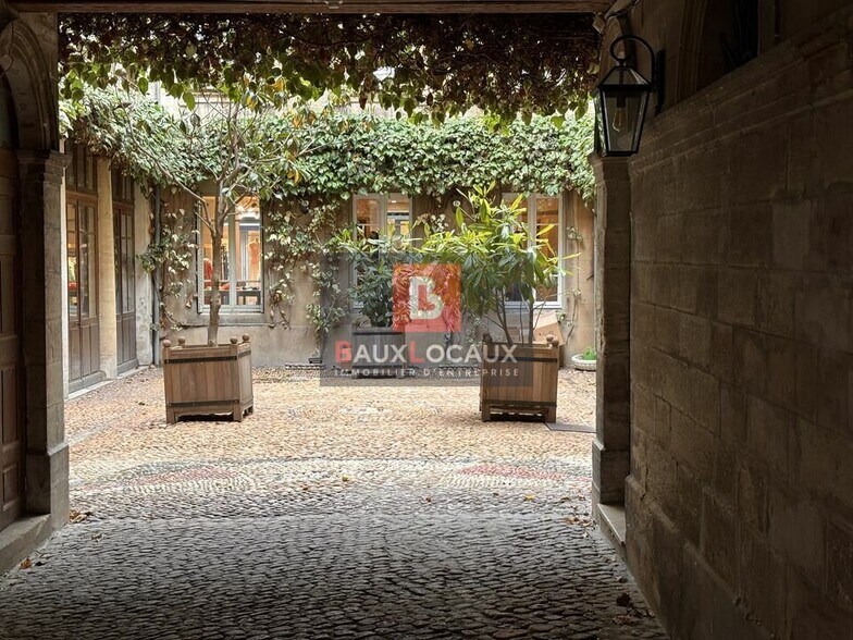 Office in Avignon for sale - Building Photo - Image 2 of 3