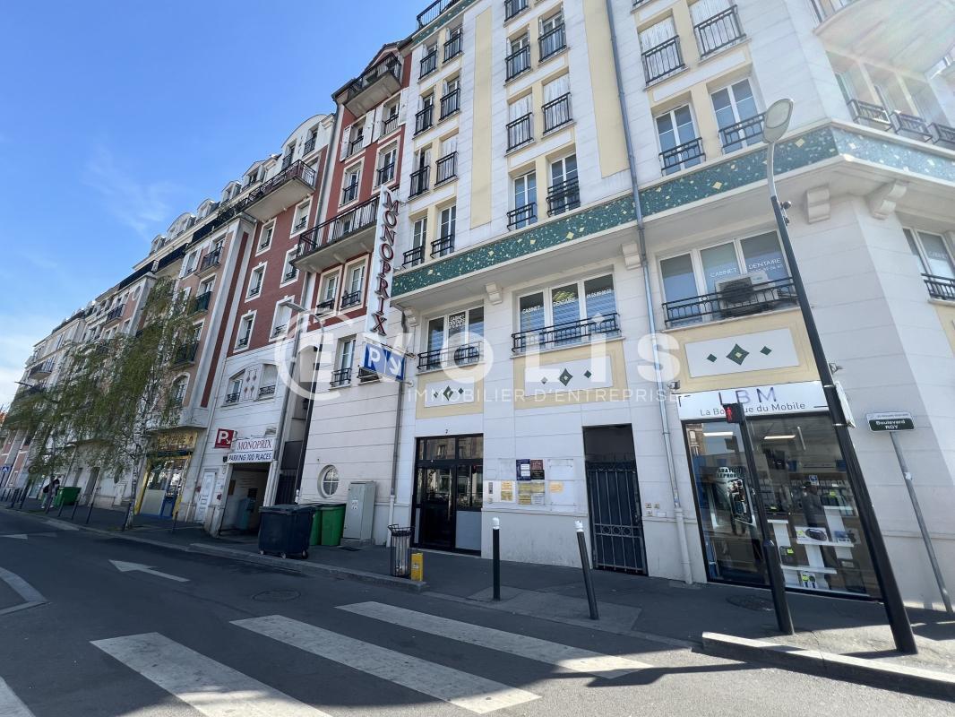 Office in Les Pavillons Sous Bois to rent Building Photo- Image 1 of 6