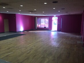 100 Dura St, Dundee to rent Interior Photo- Image 1 of 4