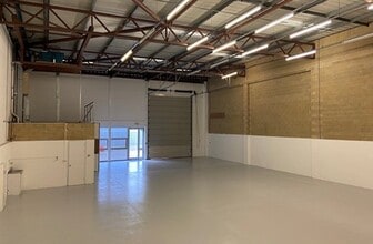 Birch, Swindon to rent Interior Photo- Image 1 of 2