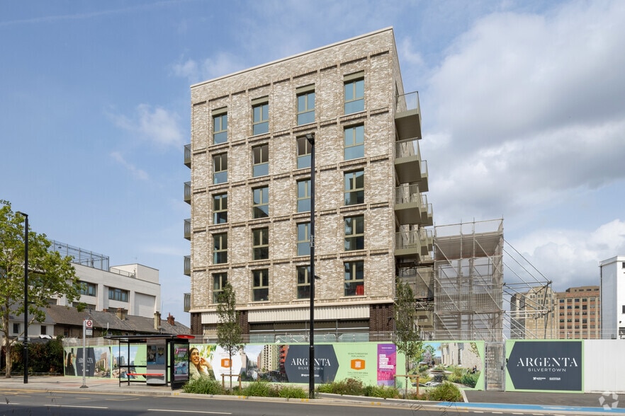 23 Rayleigh Rd, London to rent - Building Photo - Image 2 of 2