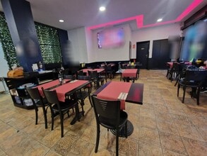 Retail in Barcelona, Barcelona to rent Interior Photo- Image 2 of 11