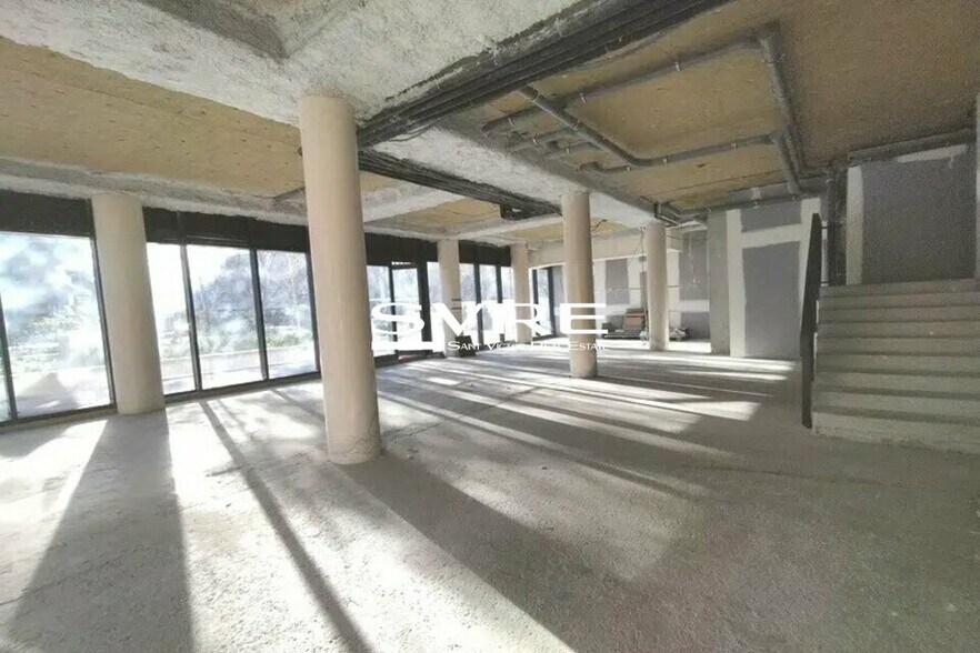 Retail in Marseille to rent - Interior Photo - Image 2 of 8