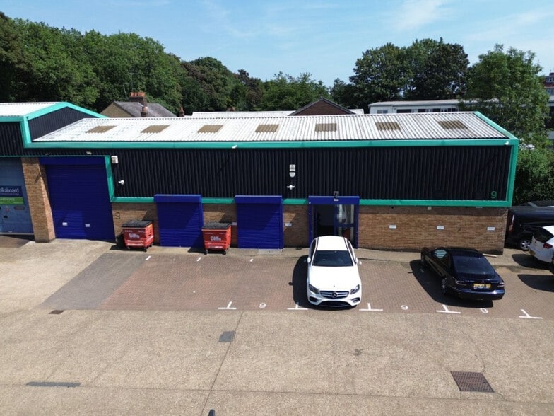 Colne Way, Watford to rent - Building Photo - Image 3 of 5