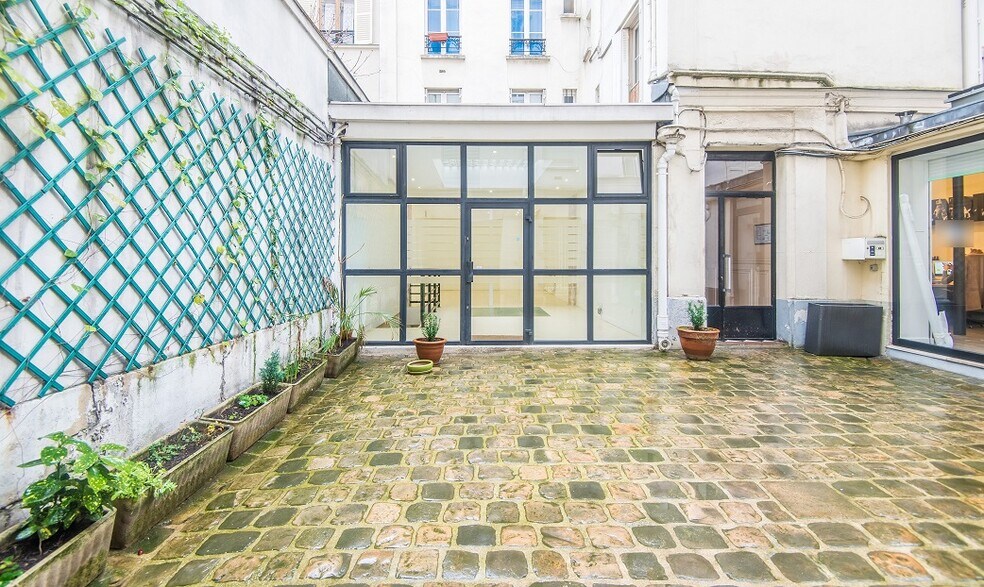 Office in Paris for sale - Building Photo - Image 1 of 8