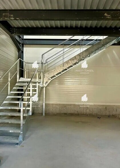 Light Industrial in Épinay-sur-Seine to rent - Building Photo - Image 3 of 9