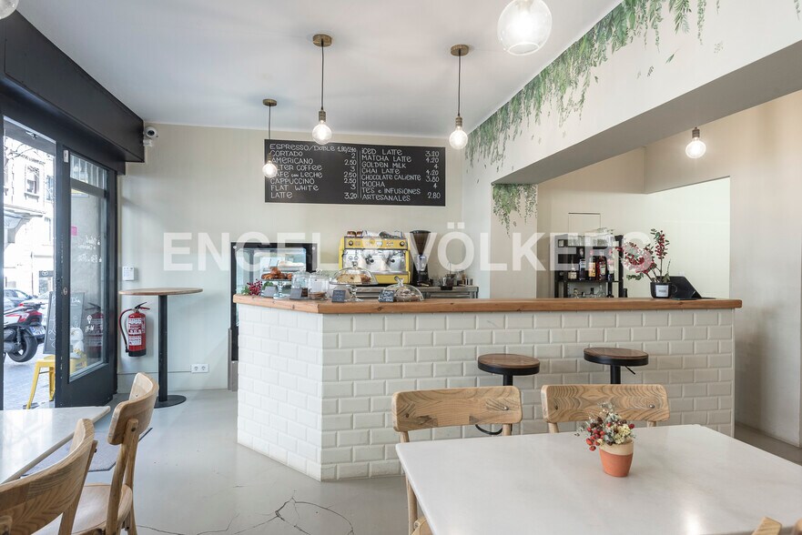 Retail in Barcelona, Barcelona to rent - Interior Photo - Image 2 of 2