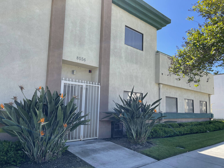 8556 Florence Ave, Downey, CA for rent - Building Photo - Image 3 of 34