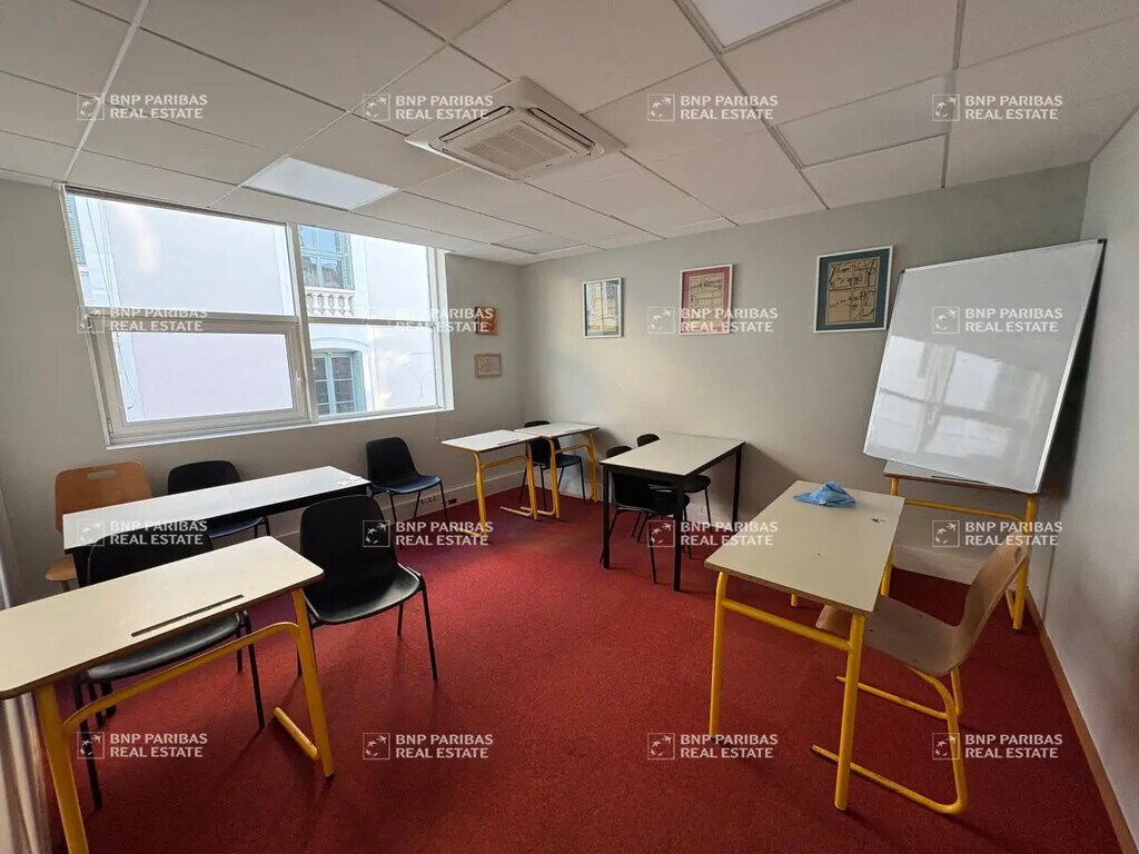 Location Bureaux 394 m² - Photo 1