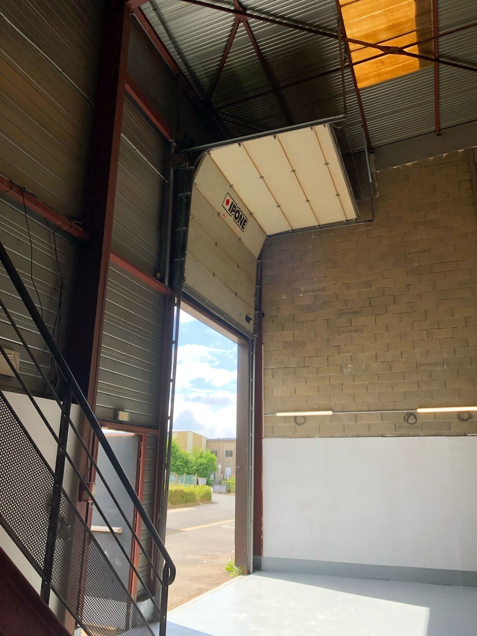 Light Industrial in Boissy-l'Aillerie to rent Building Photo- Image 1 of 9