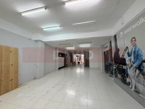 Retail in L'Hospitalet de Llobregat, Barcelona to rent Interior Photo- Image 1 of 5