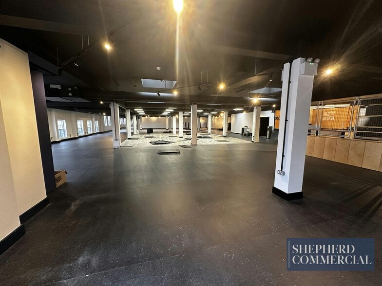 76-90 High St, Solihull to rent - Interior Photo - Image 3 of 4