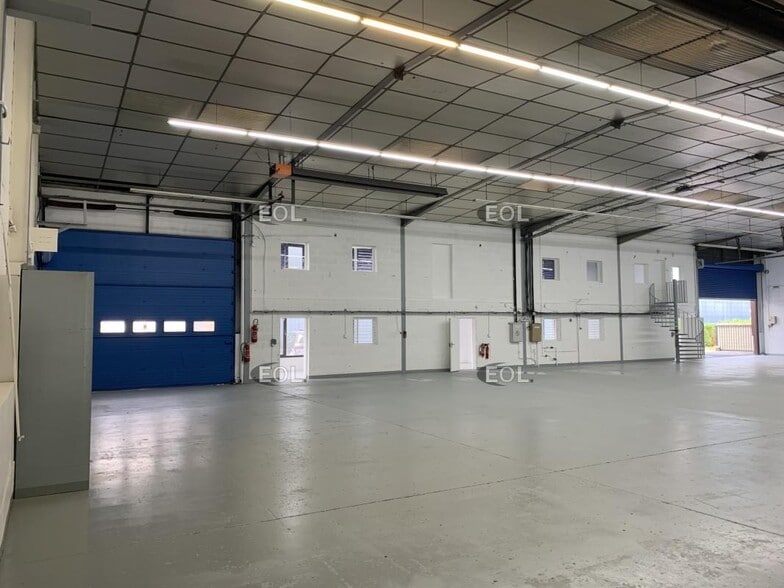 Light Industrial in Goussainville for sale - Building Photo - Image 2 of 7