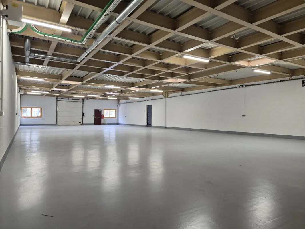 Industrial in Croissy-Beaubourg to rent Building Photo- Image 1 of 8