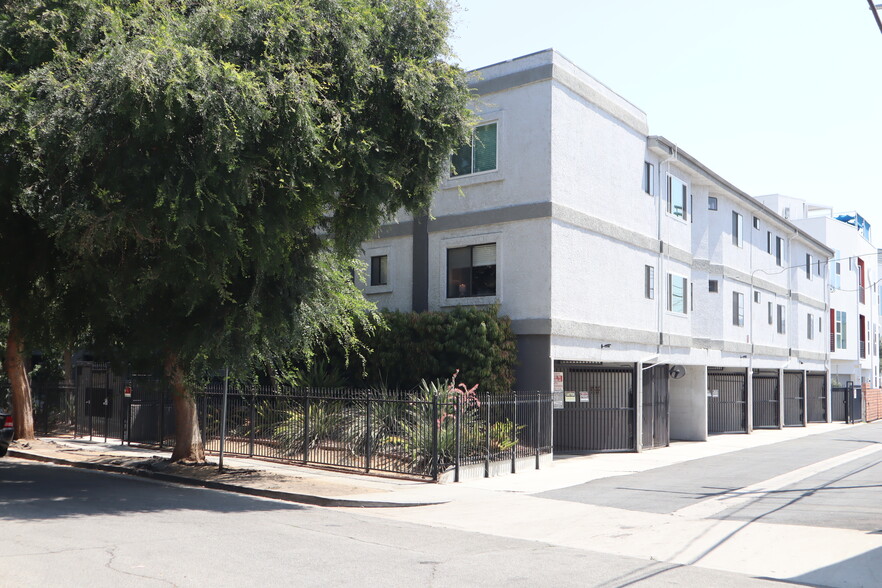 11040 Hesby St, North Hollywood, CA for sale - Building Photo - Image 1 of 12