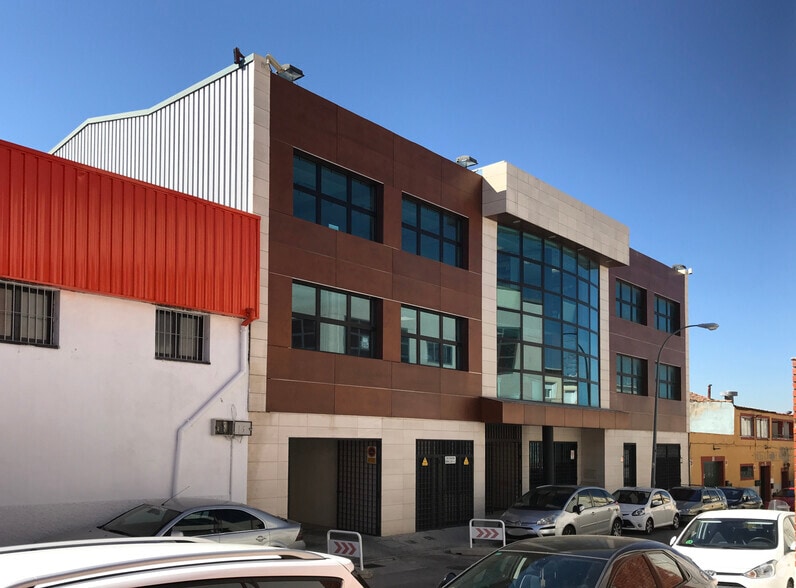 Office in Alcorcón, Madrid to rent - Building Photo - Image 2 of 5