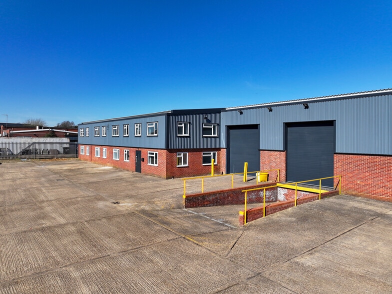 Borough Road, Buckingham Road Industrial Estate, Brackley to rent - Building Photo - Image 2 of 4