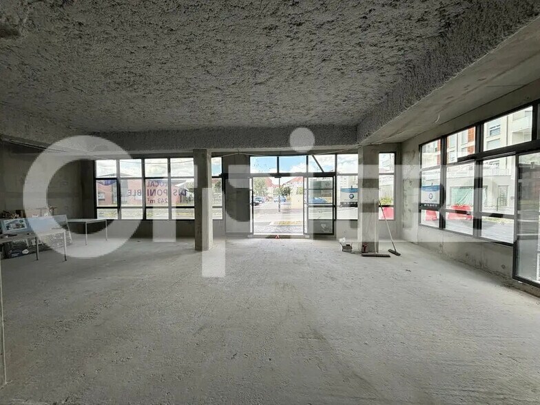 Retail in Compiègne for sale - Building Photo - Image 1 of 3