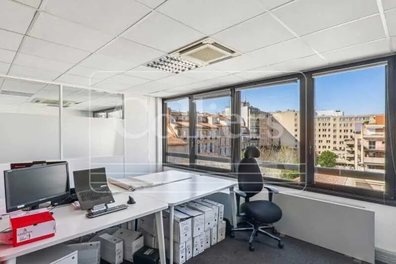 Office in Marseille to rent - Building Photo - Image 2 of 11