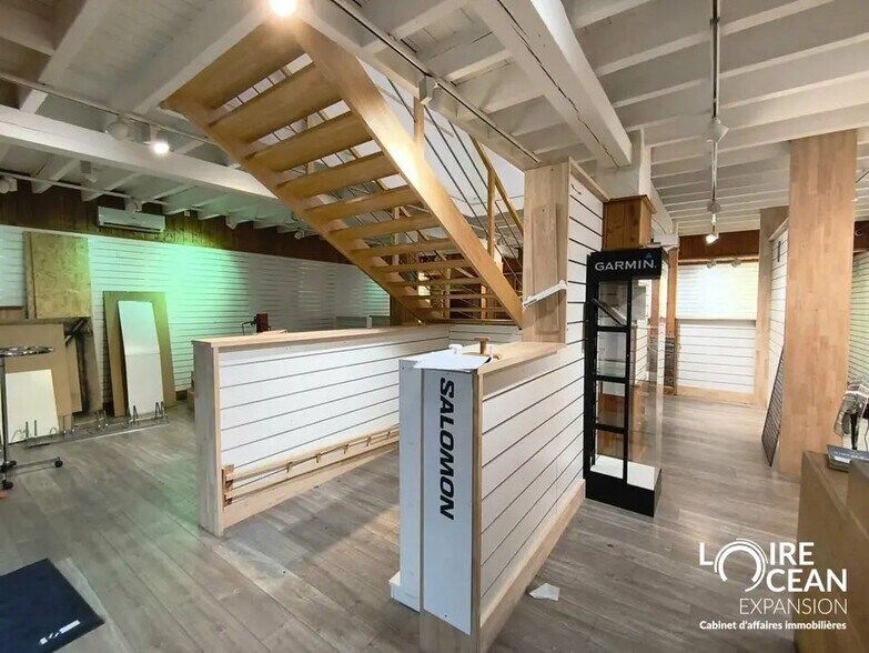 Retail in Nantes to rent - Building Photo - Image 2 of 15