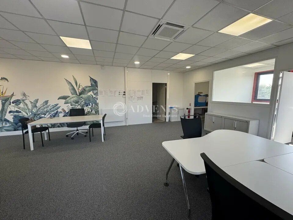 Office in Villepinte to rent Interior Photo- Image 1 of 8