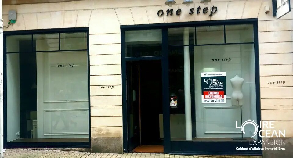 Retail in Nantes to rent - Building Photo - Image 1 of 11