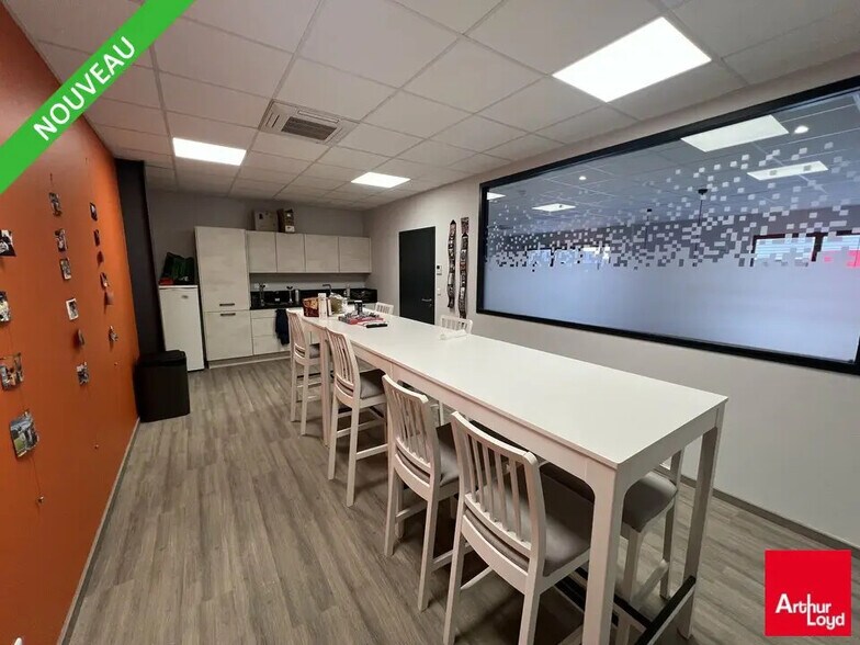 Office in Valence to rent - Building Photo - Image 1 of 5