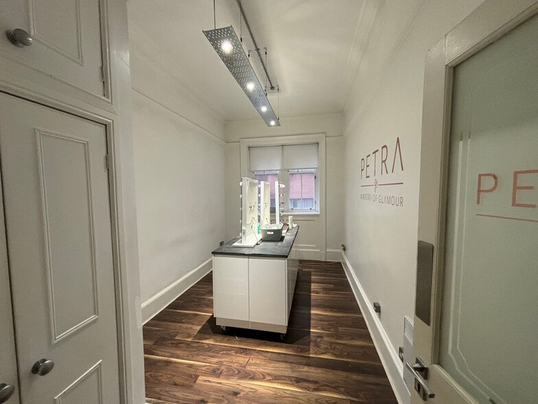 166 Buchanan St, Glasgow to rent - Building Photo - Image 2 of 8