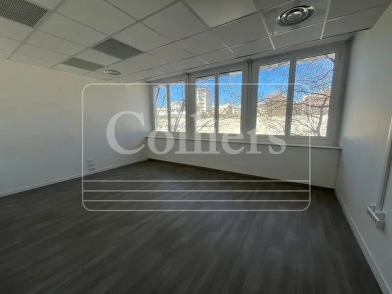Office in Marseille to rent - Building Photo - Image 3 of 9