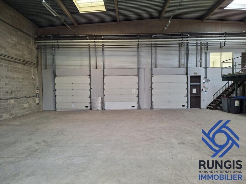 Industrial in L'HAY-LES-ROSES to rent - Interior Photo - Image 2 of 4