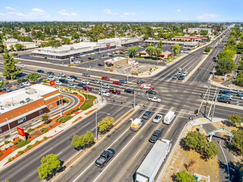 Bonanza Shopping Center portfolio of 4 properties for sale on LoopNet.co.uk - Aerial - Image 3 of 5