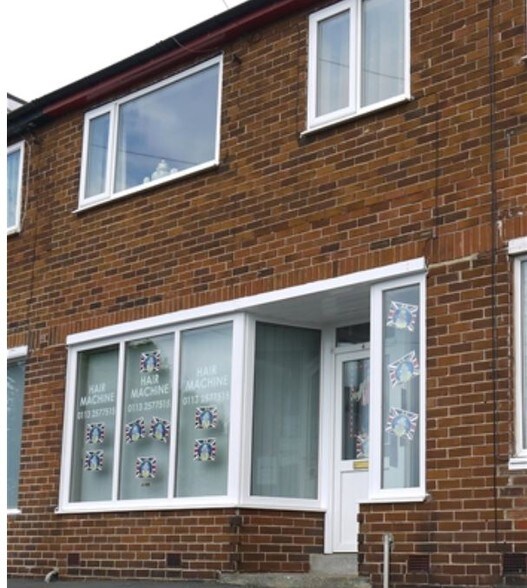 4 Hillfoot Dr, Pudsey, LS28 7QL UK