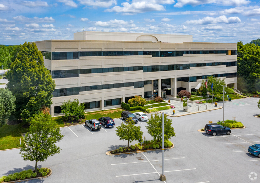 610 Freedom Business Ctr Dr, King Of Prussia, PA for rent - Building Photo - Image 2 of 15