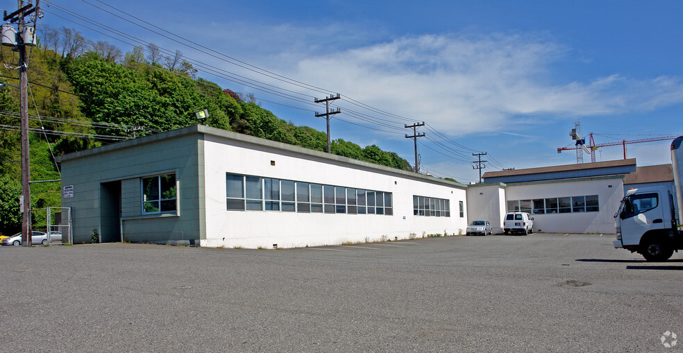 945 Elliott Ave W, Seattle, WA for rent - Building Photo - Image 3 of 6