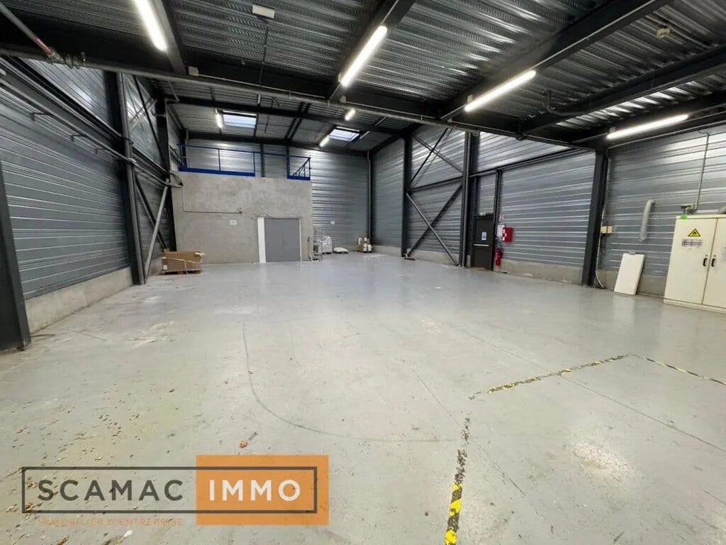 Location Entrepôt 565 m² à 3 065 m² - Photo 1