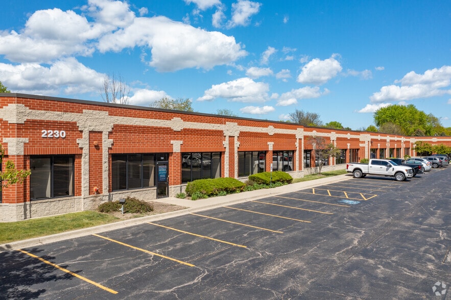 2230 Point Blvd, Elgin, IL for rent - Primary Photo - Image 1 of 6