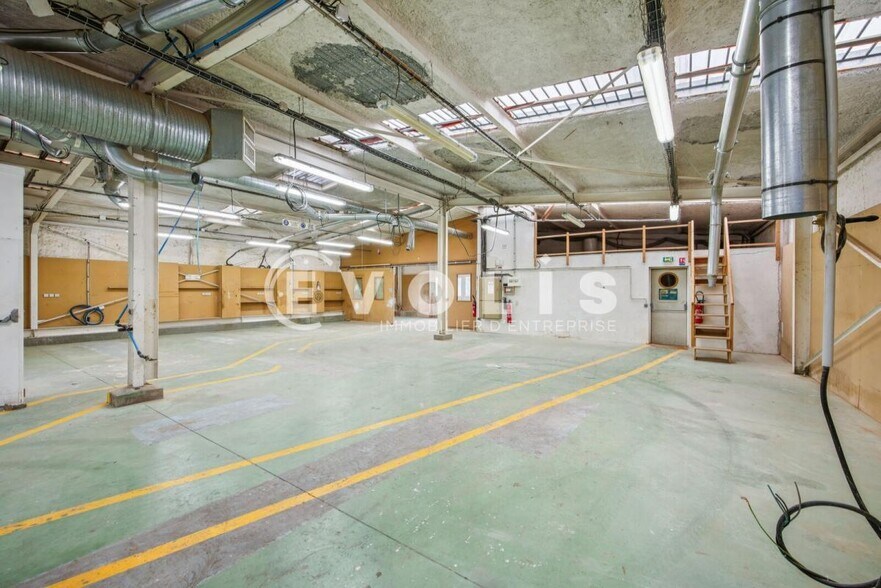 Light Industrial in Verrieres Le Buisson to rent - Interior Photo - Image 3 of 11