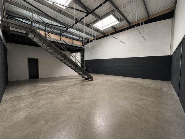 Location Local d'activités 222 m²