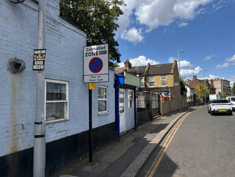 815 Lea Bridge Rd, London for sale - Building Photo - Image 2 of 9